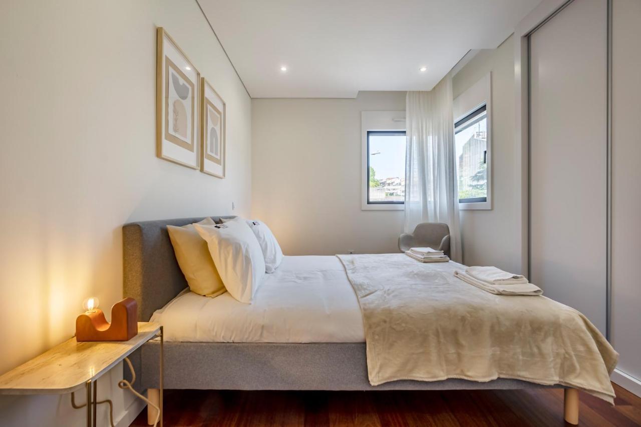 Nomads Lux - 2Bdr & Parking Flores Square Porto Exterior foto
